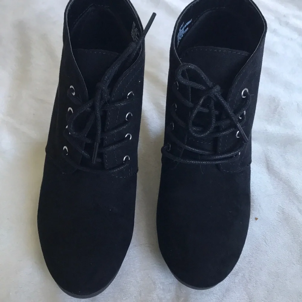 Black wedge heel booties, size 8 - Picture 3 of 13